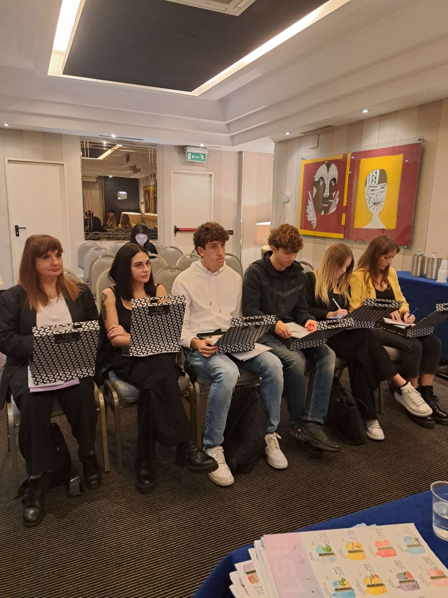 Geek Bar: Conquista del Mercato con Strategia Multifase e Promoter d'Elite - 6