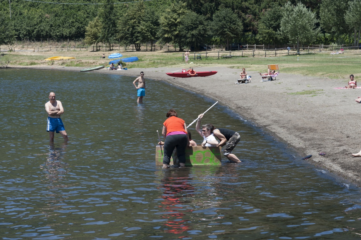Smart Eventi: Team building carton boat per Daimler Merfina - 5