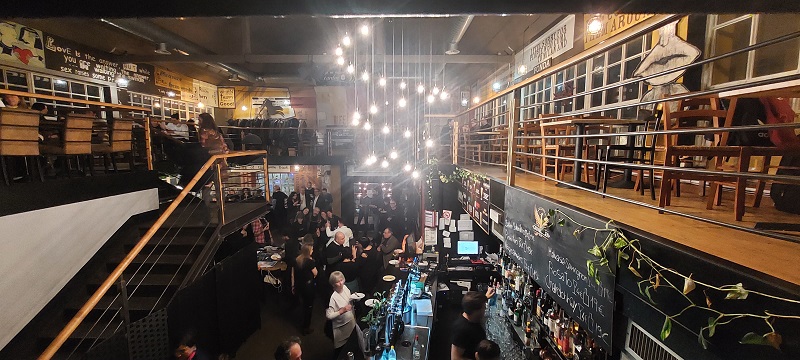 Una festa con musica dal vivo - 5