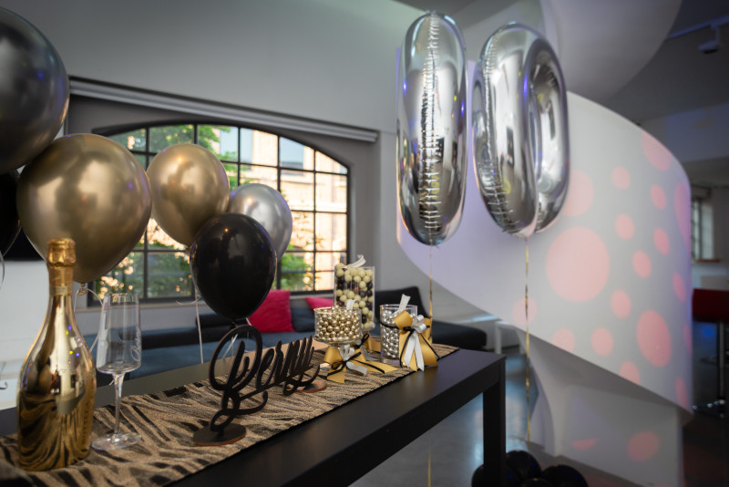 Organizzazione festa compleanno 60 anni location moderna total white Milano - 0