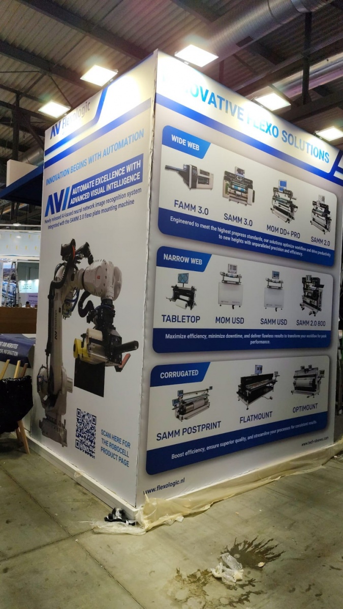 Stand fieristico Flexologic alla fiera Print4All: allestimento innovativo per azienda di stampa di precisione - 2