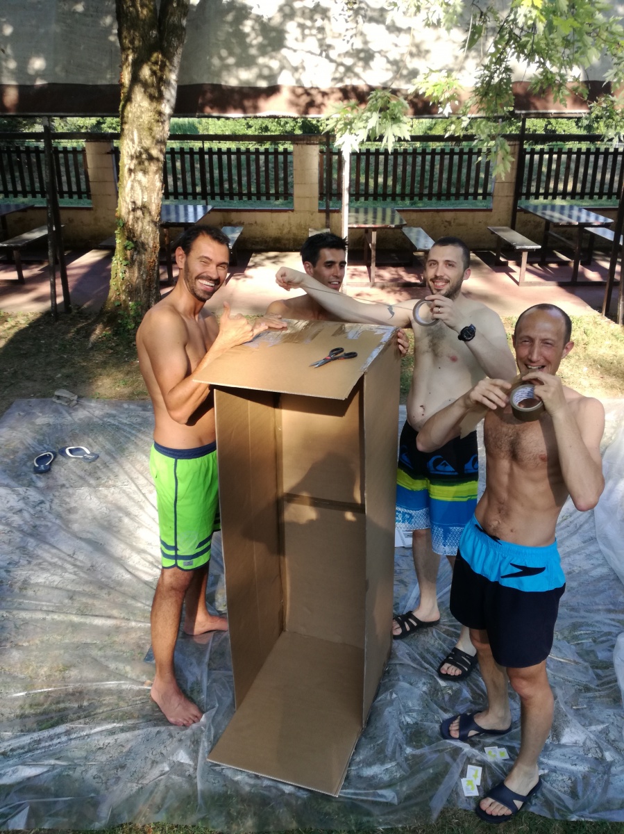 Team building carton boat per Decathlon - 1