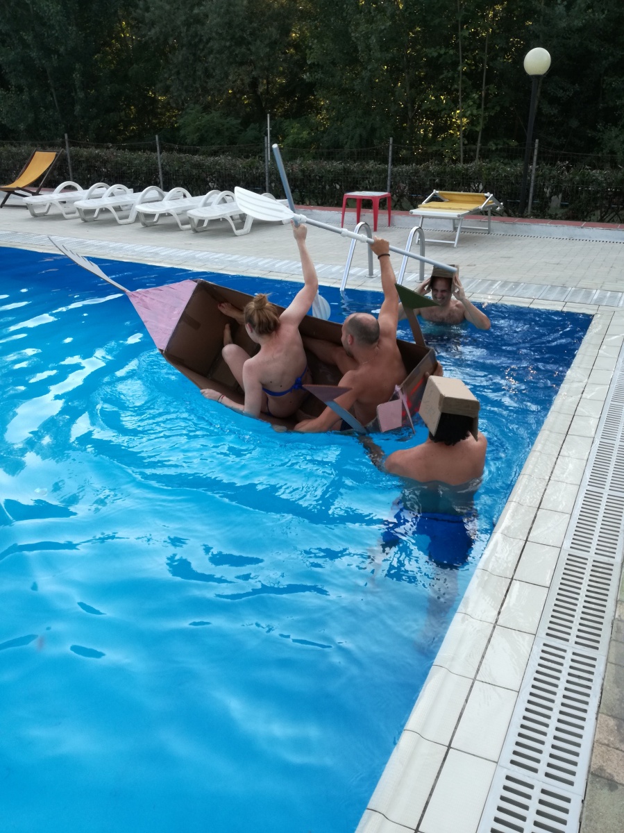 Team building carton boat per Decathlon - 11