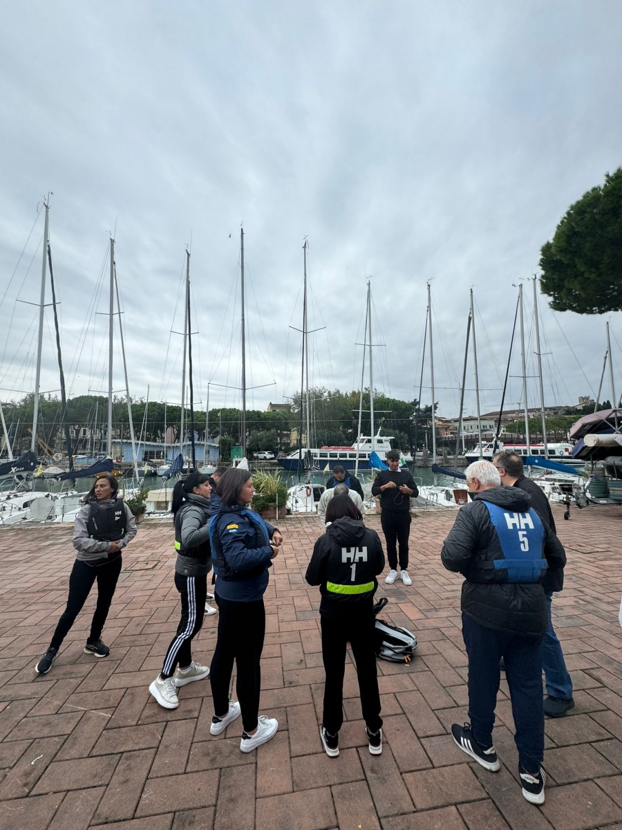 Team Building in Barca a Vela a Desenzano: Un’Esperienza Unica - 7