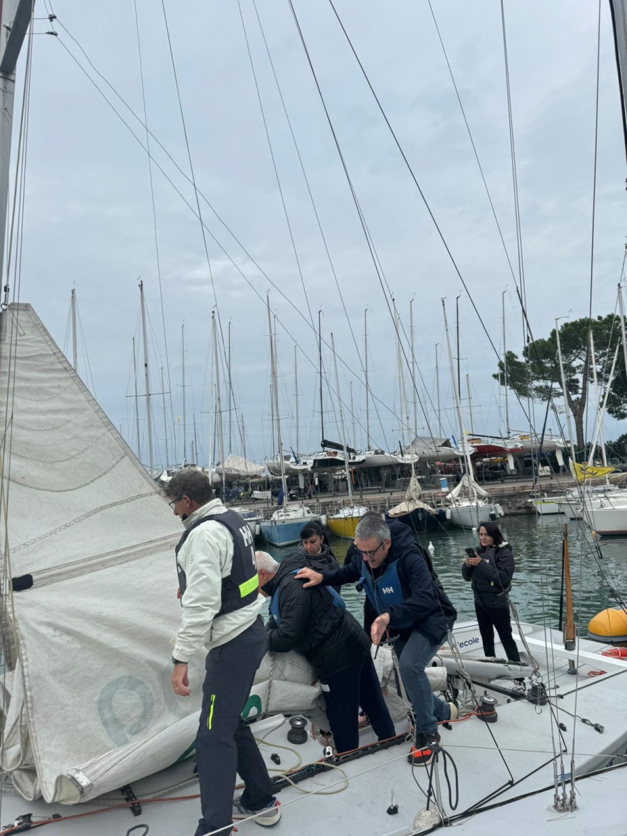Team Building in Barca a Vela a Desenzano: Un’Esperienza Unica - 2