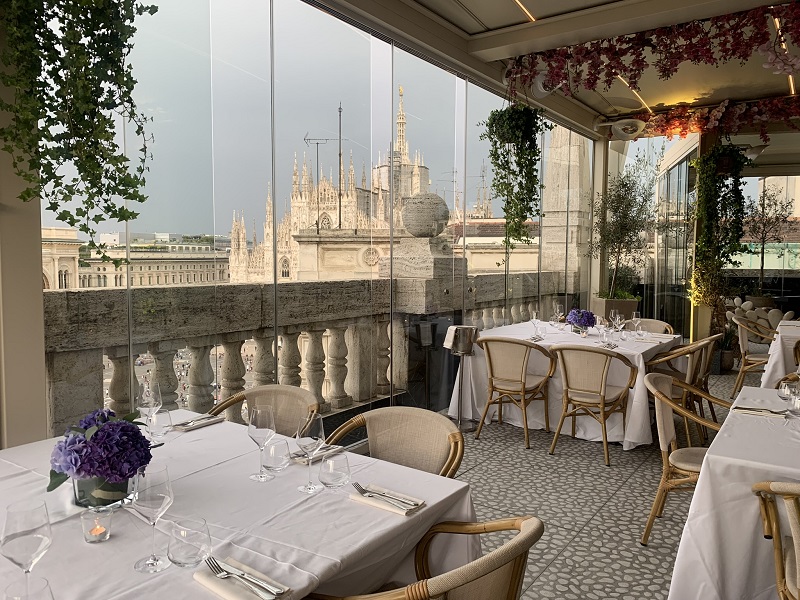 Atmosfera suggestiva durante la festa di Intermonte per celebrare un'operazione di successo - 6