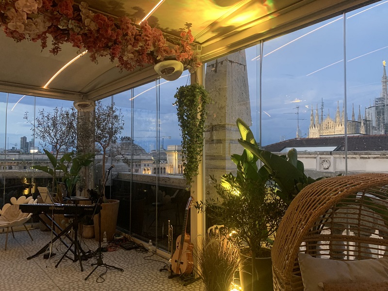 Atmosfera suggestiva durante la festa di Intermonte per celebrare un'operazione di successo - 5