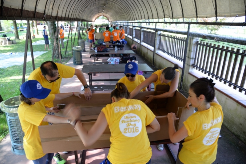 Smart Eventi: Team Building carton boat per Bestway Corp. - 35