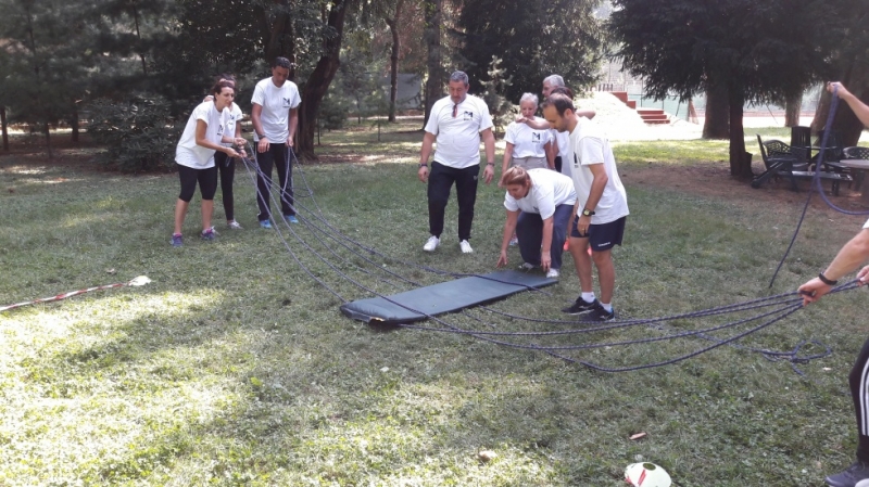 Smart Eventi: Cena aziendale e team building con giochi senza frontiere per Multi Italy - 0
