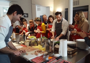 Abbiamo trovato la location adatta per la presentazione delle eccellenze nazionali di Ente Nazionale Germanico per il Turismo occupandoci del catering iniziale e dell'allestimento dell'evento per il seguente showcooking.