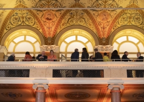 Eleganza e tradizione in una serata dall'atmosfera suggestiva, con catering raffinato e regia impeccabile.