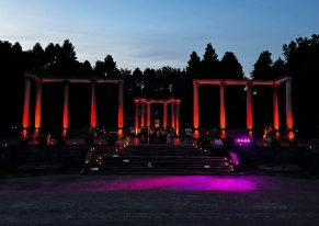 Un mix perfetto di eleganza, convivialità e attività innovative in una location esclusiva per il successo aziendale.