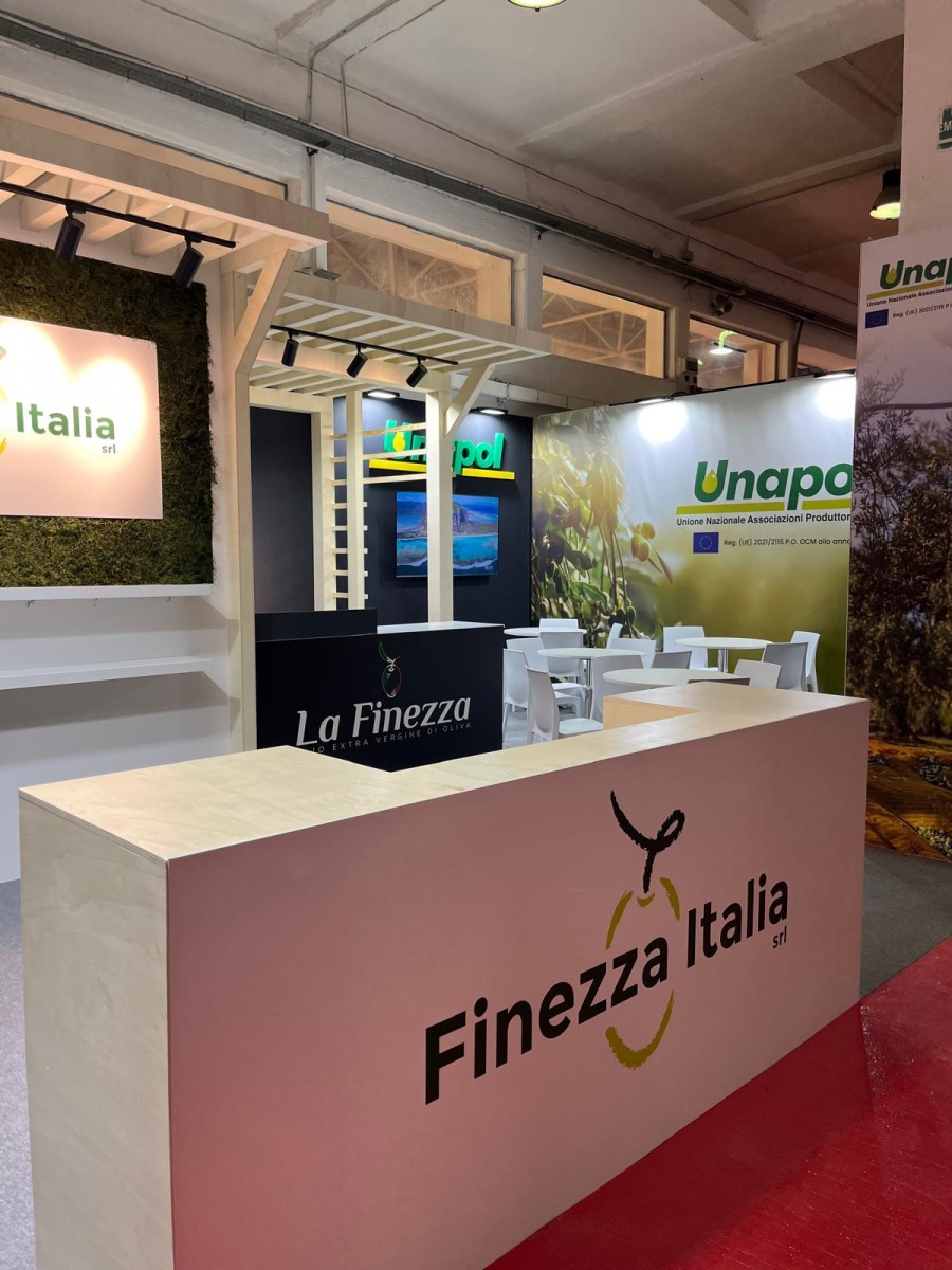 Unapol a Gustus: trionfo bio e innovazione - uno stand che incanta e conquista - 0