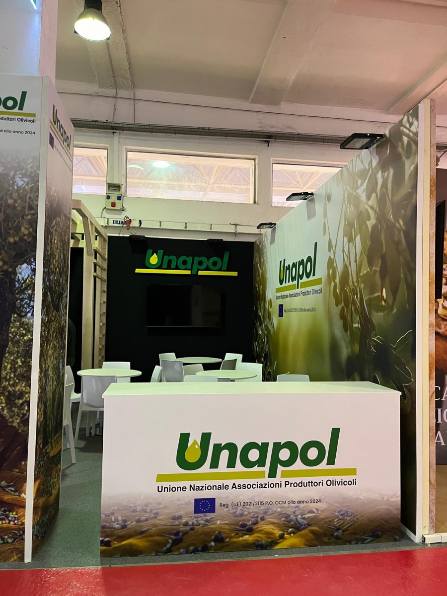 Unapol a Gustus: trionfo bio e innovazione - uno stand che incanta e conquista - 5