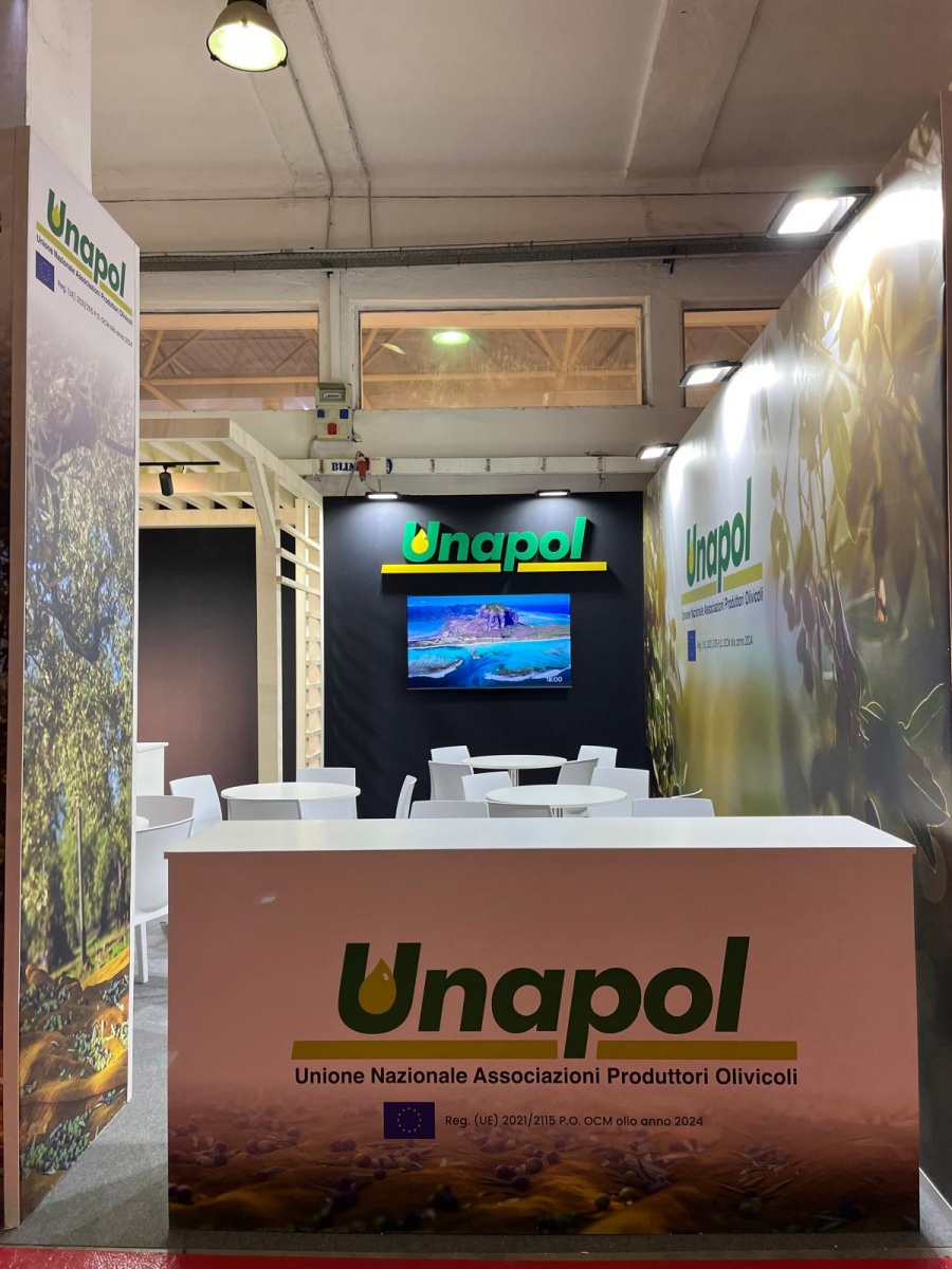 Unapol a Gustus: trionfo bio e innovazione - uno stand che incanta e conquista - 3