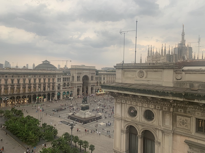 Atmosfera suggestiva durante la festa di Intermonte per celebrare un'operazione di successo - 4